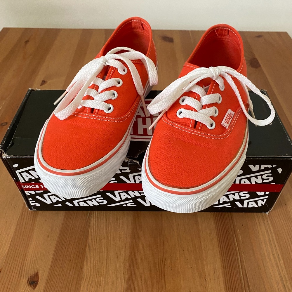 Vans Authentic Canvas - Size 6.5 (Women's) Size 5 (Men's)